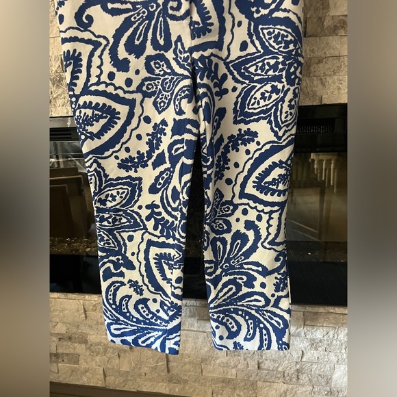 Chicos size 00 (size 2) blue and white cotton blend capri pants (runs big) - Picture 6 of 10